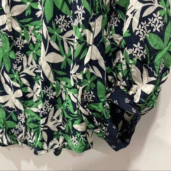 Velvet Graham & Spencer Green Blue Leaf Printed Blouse V-Neck - Picture 8 of 8